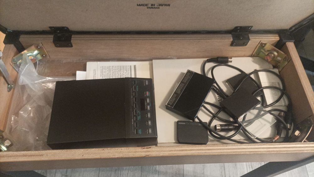 Pianina  Yamaha Electone HS-6 cu accesorii