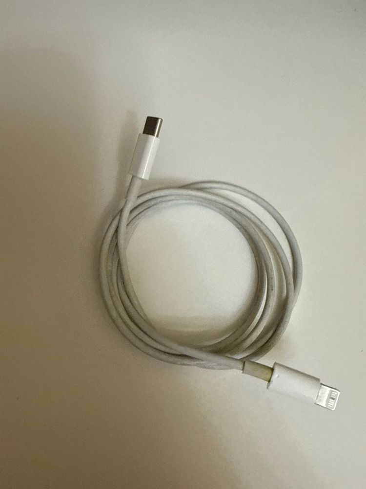 IPhone 13  почти чисто нов