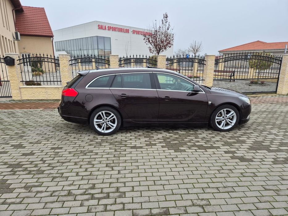 Opel Insignia  SPORT-TOURER 2013 -OPC-LINE -BI-Turbo-194-CP-Panoramic