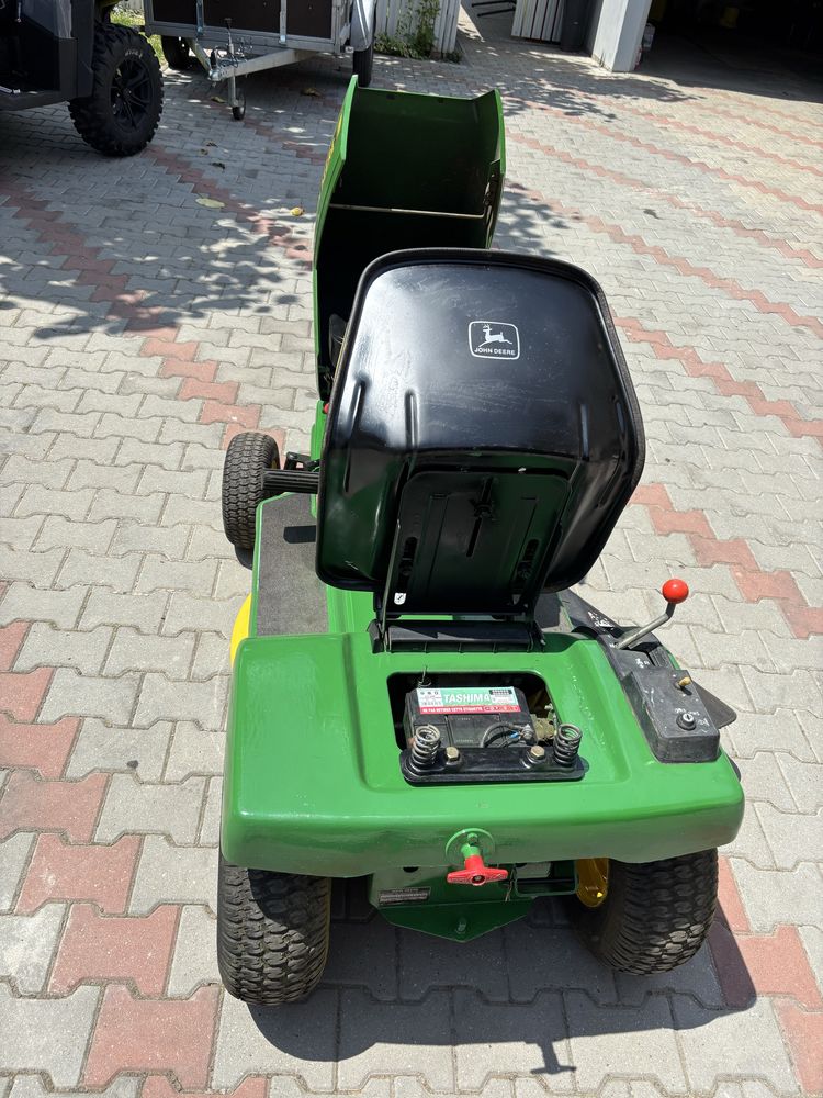 Vand 2 Tractorase de gazon John Deere