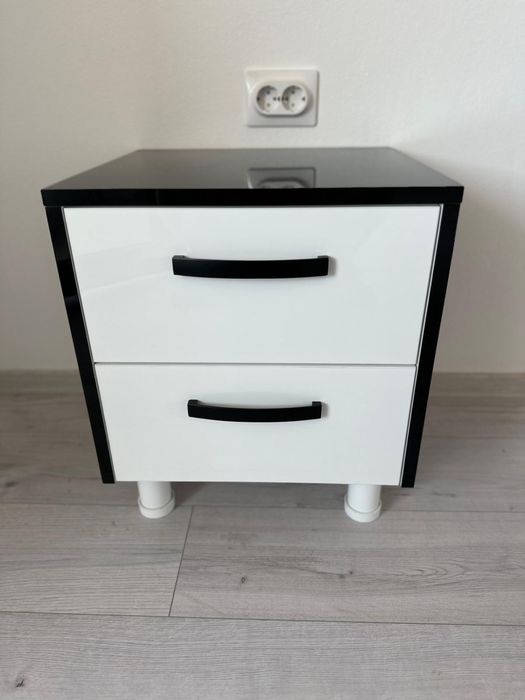 Set comoda cu 2 noptiere