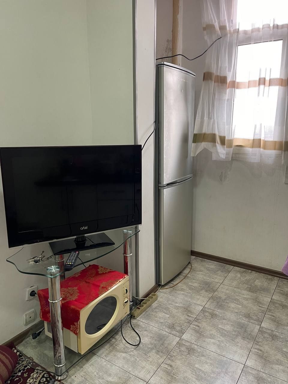 3 комнатной квартиру сдам аренду для девочек  . Ташселмаш 2. 2дом .
