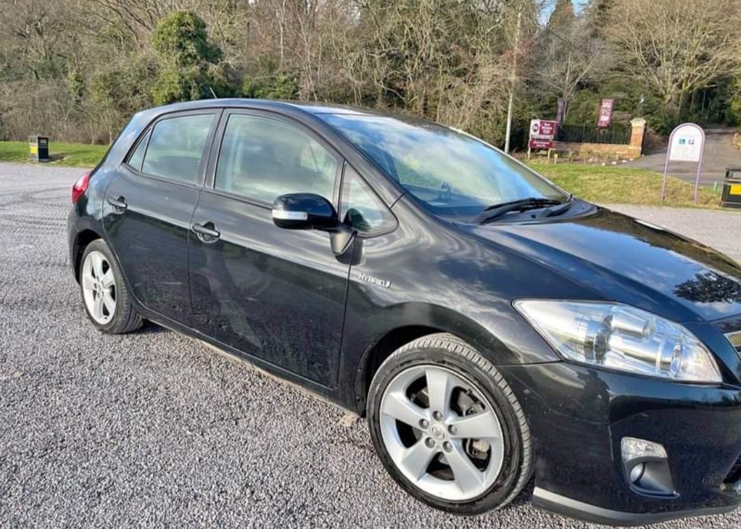 Dezmembrez Toyota Auris 1.8 hybrid