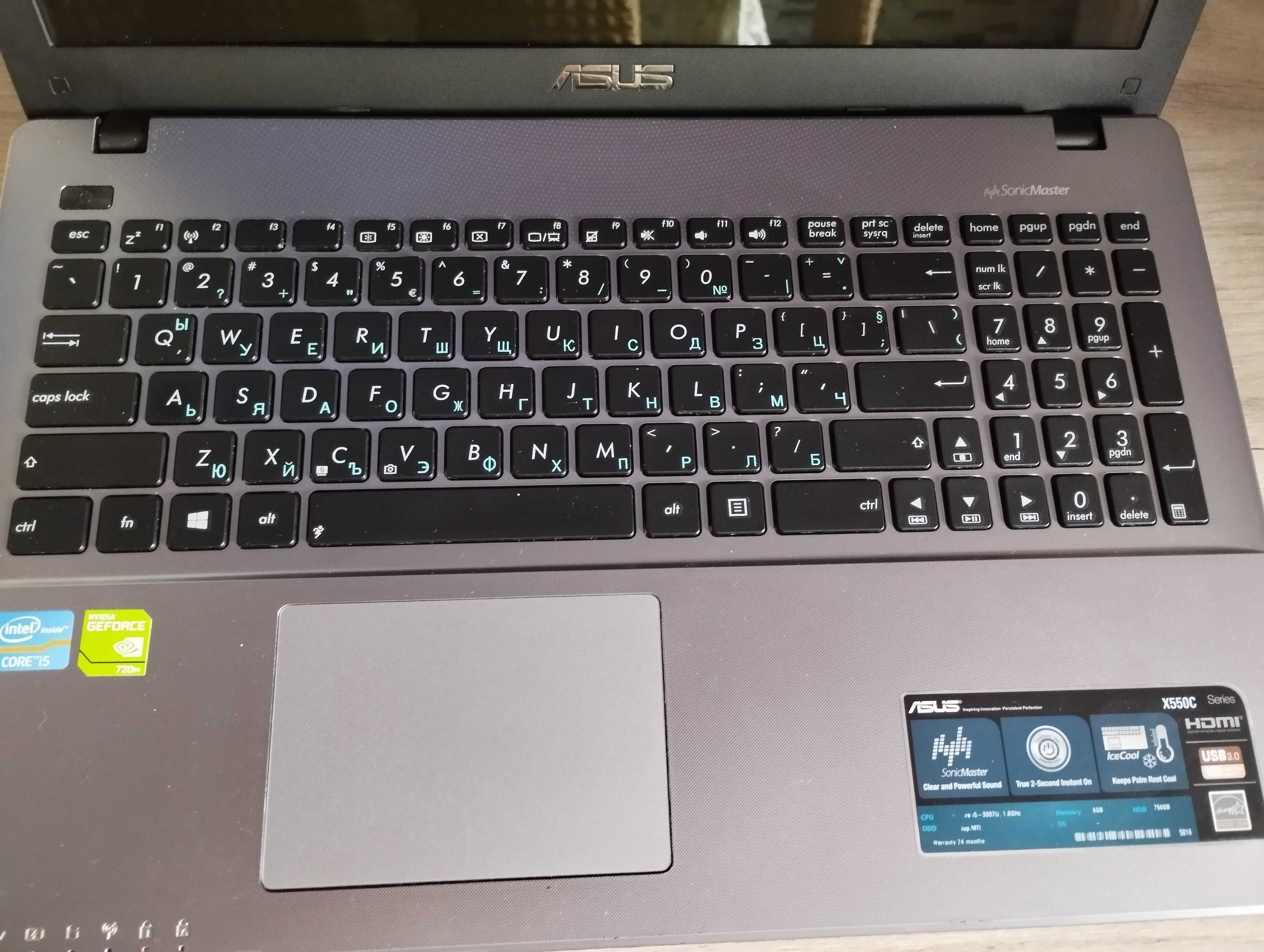 Лаптоп Asus X550CC