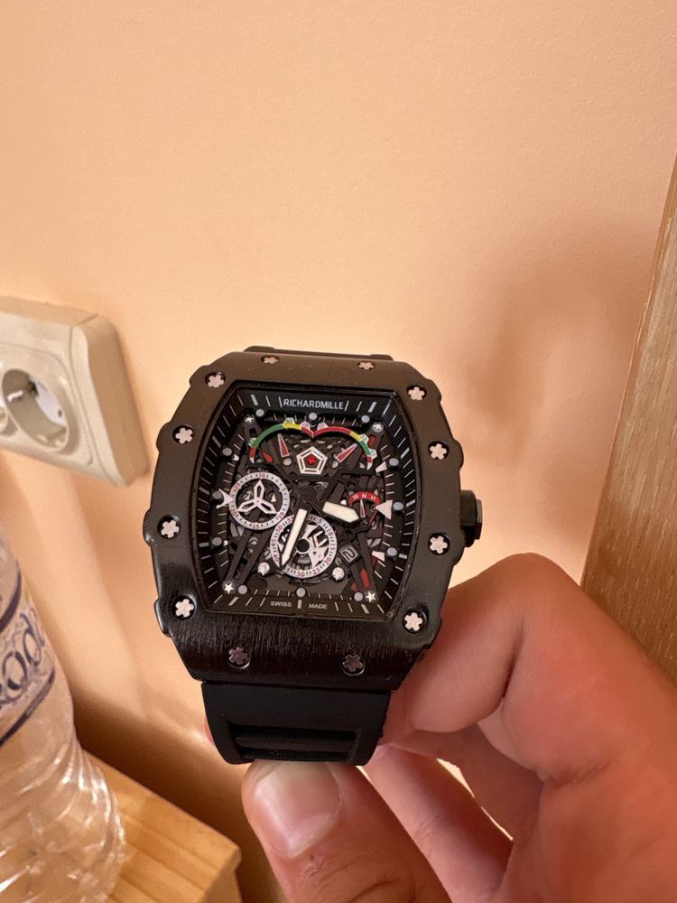Продавам Richard Mille часовник с кутия!!!