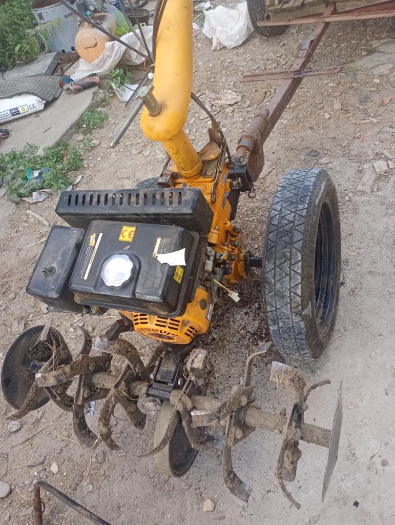 Motocultor 7cp cu coasa și remorca