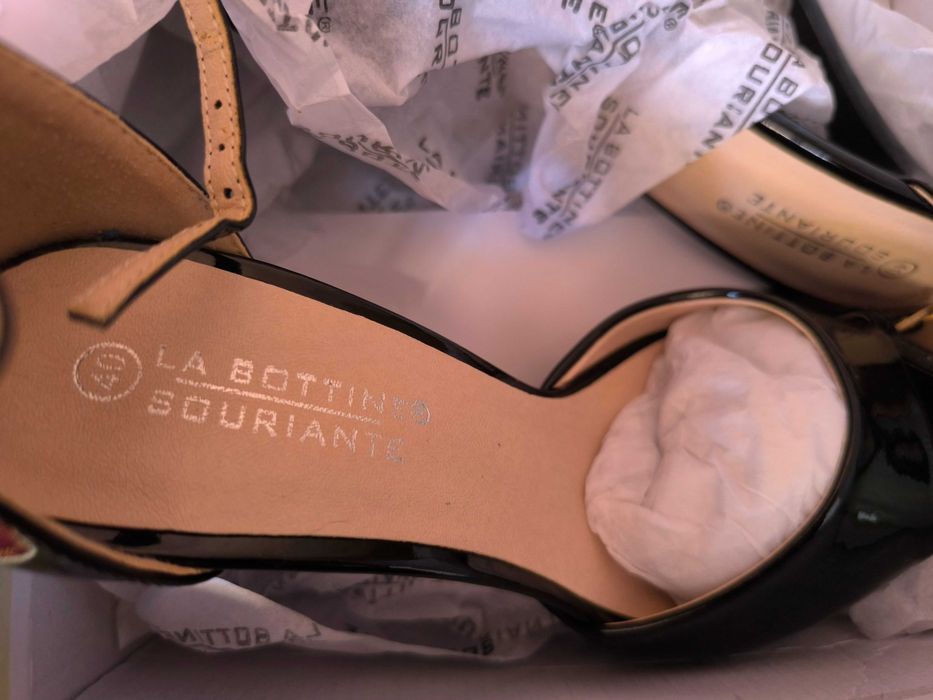 Елегантни обувки с висок ток