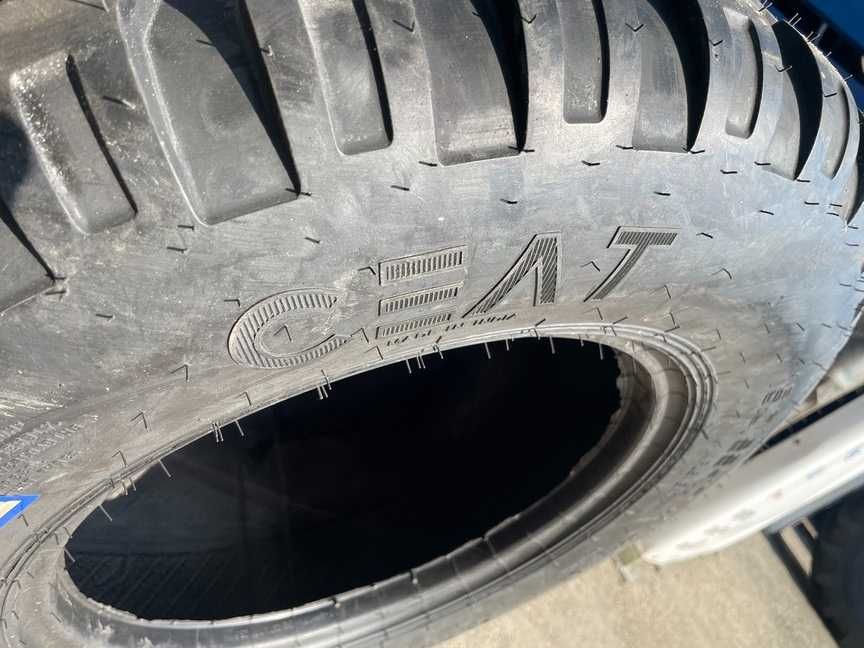 Cauciucuri noi marca CEAT 15.0/55-17 cu 14 pliuri pentru remorca