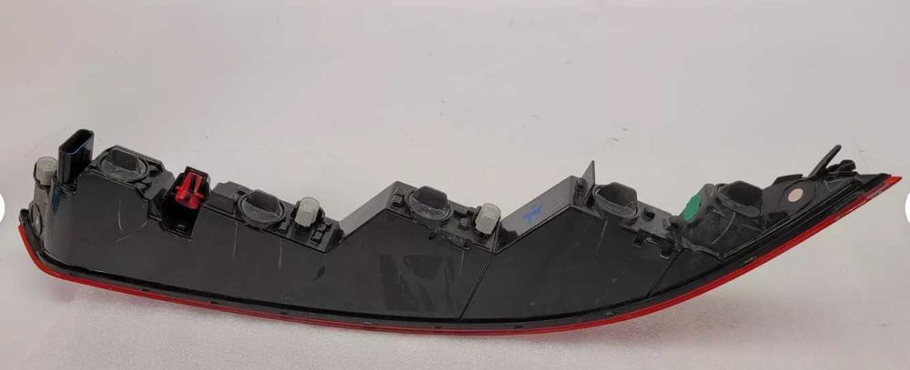 Продавам OEM горен и долен десен стоп за Audi Q7 2016 - 2023 US/Canada