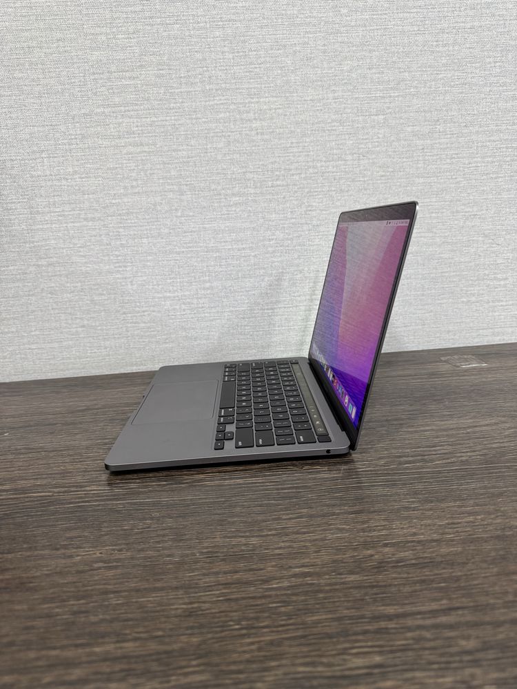Продам в Новом Состоянии MacBook Pro M2 Куплен 2024 Apple Store USA!