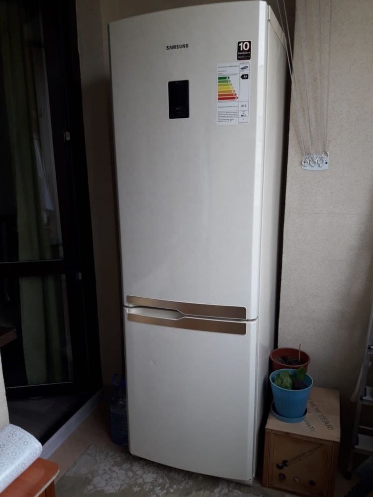 Срочно продам рабочий холодильник самсунг