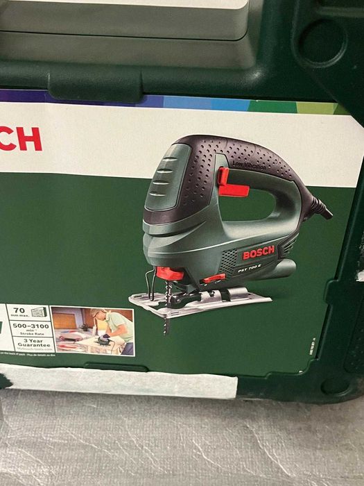 Fierastrau pendular Bosch PST 700 E COMPACT