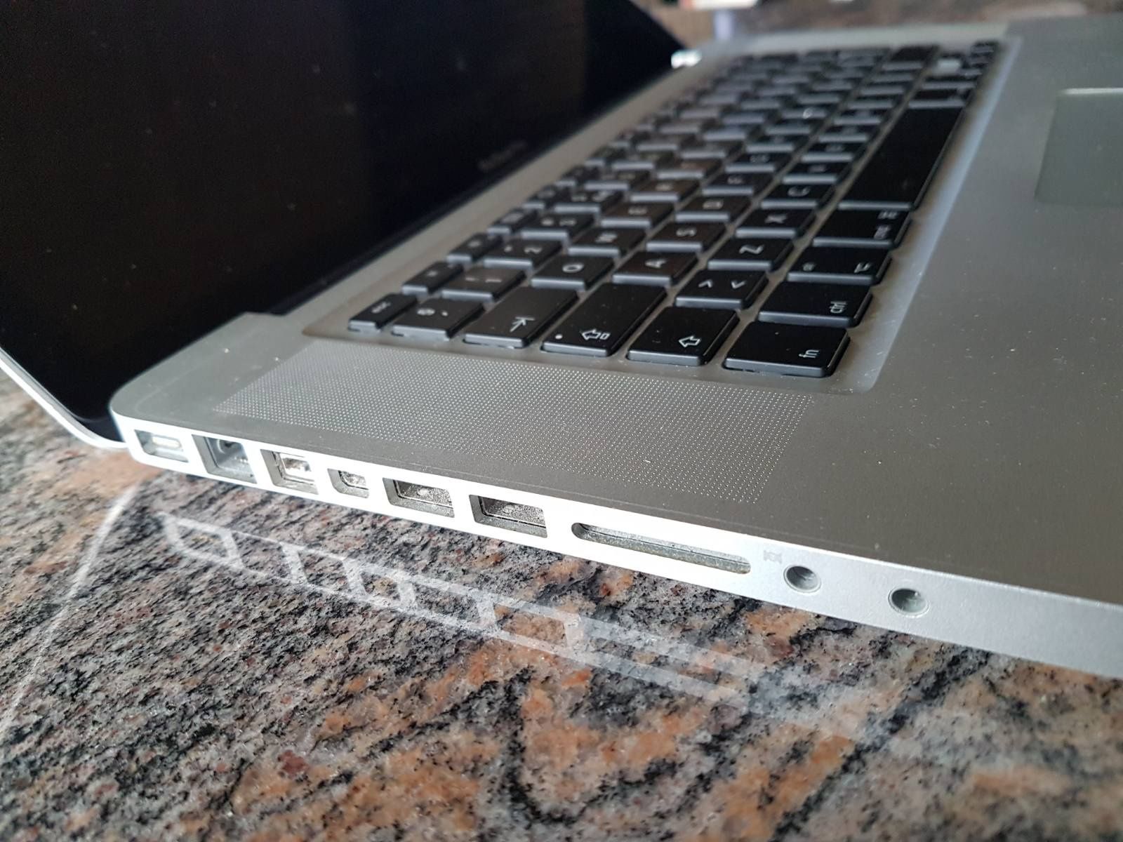 MacBook Pro 15"  mid. 2010.