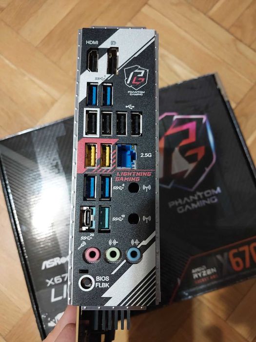 AMD Ryzen 9 7900X + AsRock X670E PG Lightning