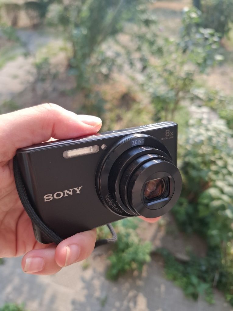 Компактен дигитален фотоапарат SONY Cybershot W830