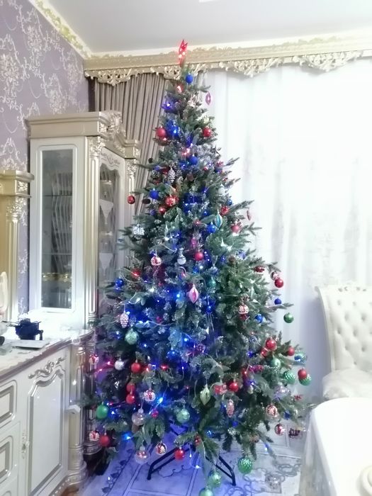 Geliviy Archa 3 metrli xamma öyinchoqlari bilan