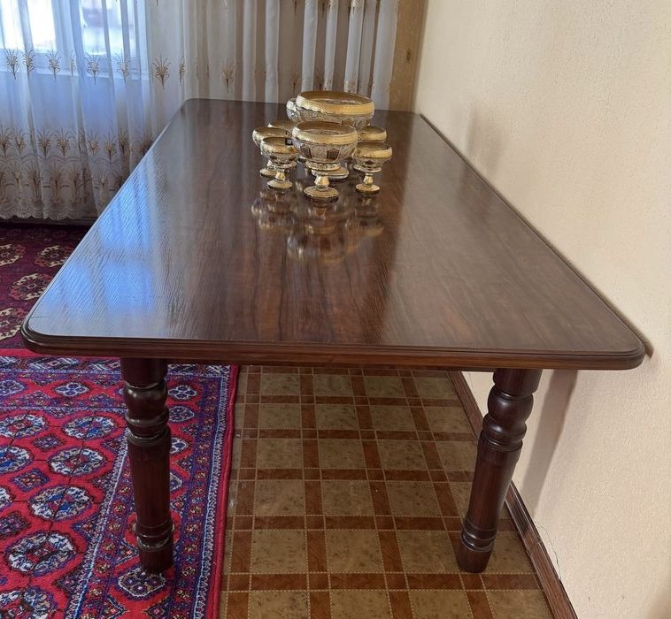 Stol va stul sotiladi.