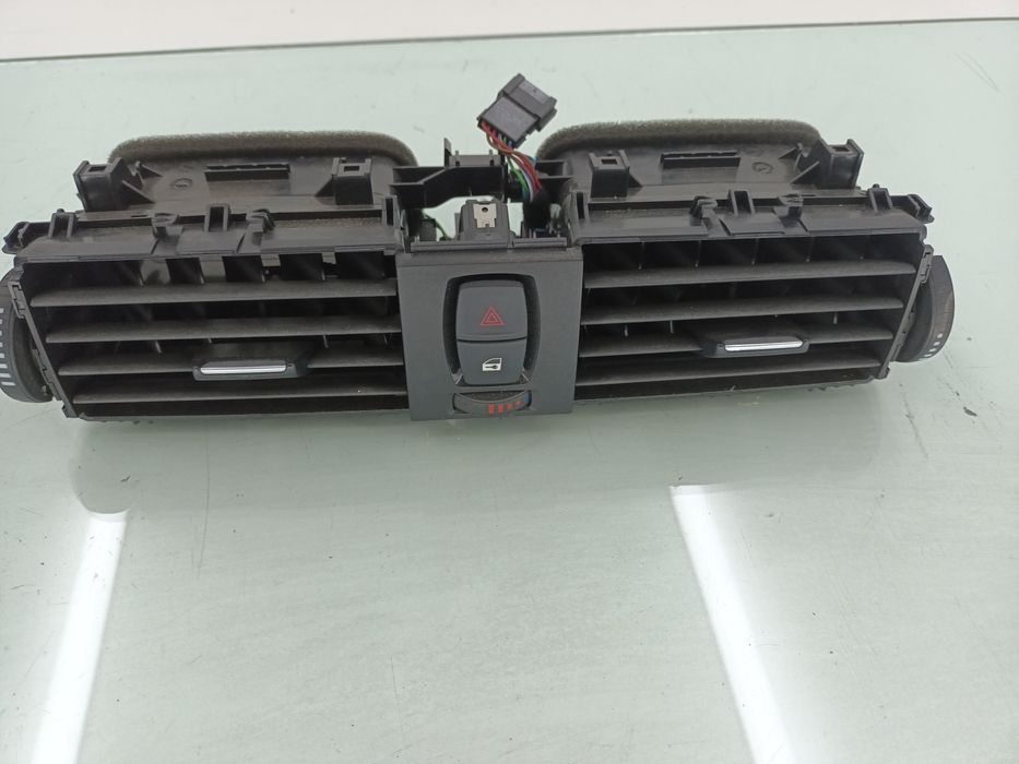 Dezmembrez Grila aerisire centrala de pe BMW SERIA 3 F30 2012-2018