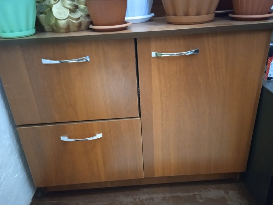 Продам тумбочку , комод