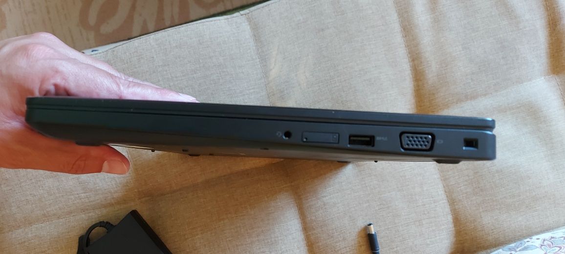 laptop dell- намокрен