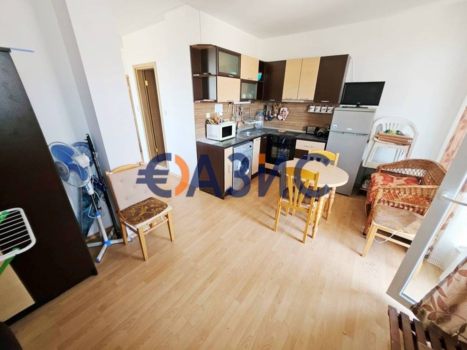 Продава се Двустаен апартамент в к.к. Слънчев бряг - 58 кв.м за 819 €/кв.м - Снимка #4
