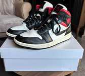 Маратонки NIKE Air Jordan 1