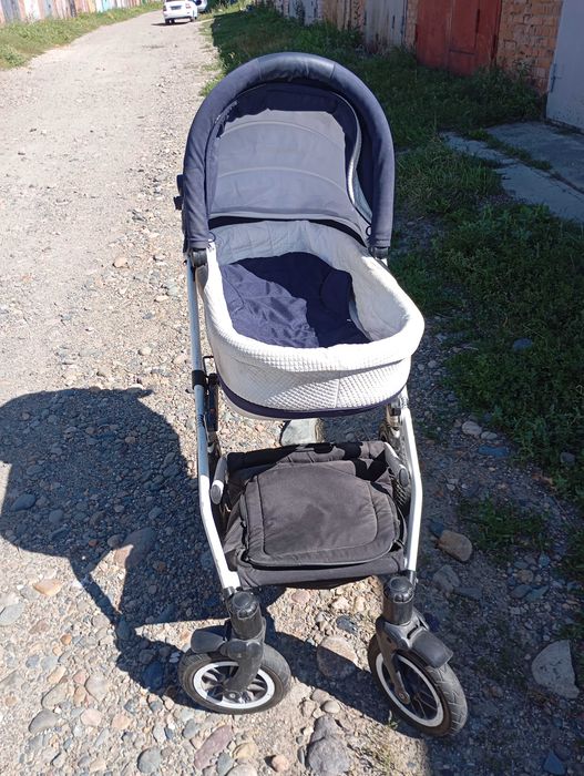 Детская коляска 3 в 1