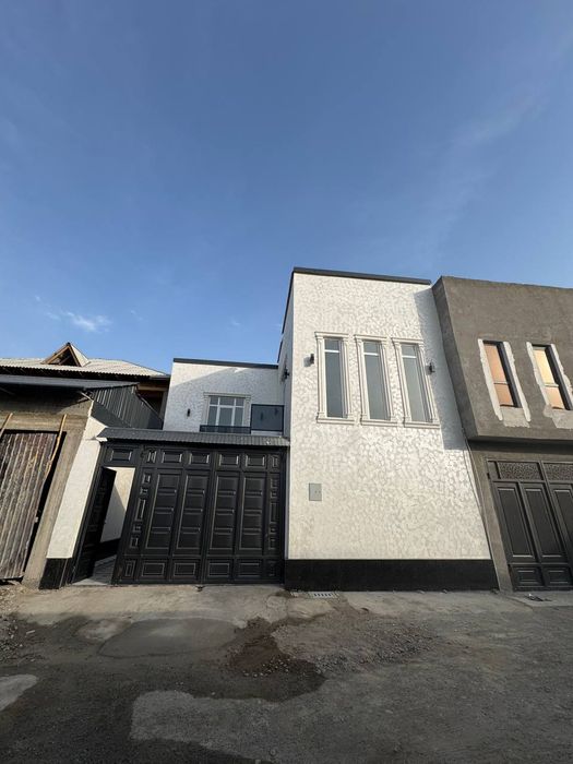 Fargonada 2 qavatli hovli katej yashashka tayyor holatda sotiladi