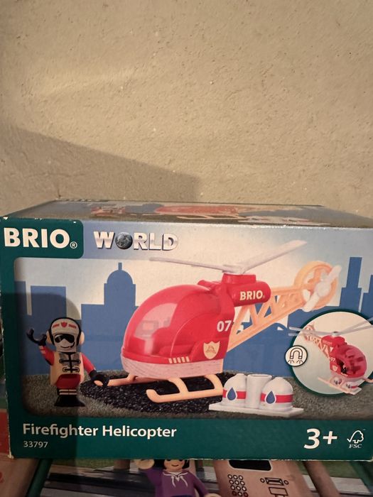 Vând seturi de jucării Brio la prețuri foarte avantajoase