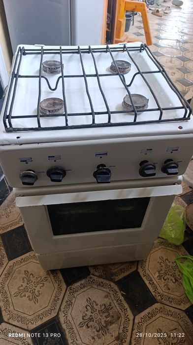 Газ плита 4кампоричний работает отличный идеальный состо
