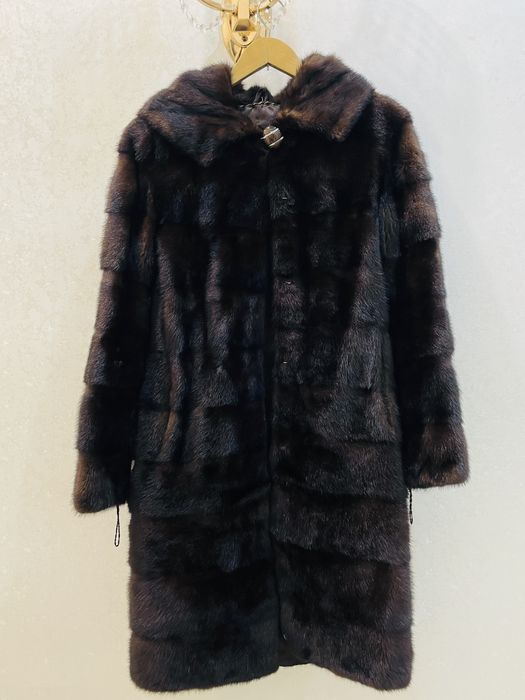 Норковая шуба сатылады!