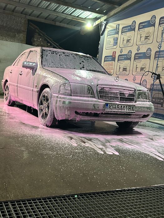 Mercedes c200 1995 година на части