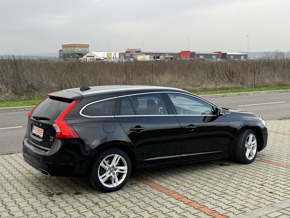 Volvo V60 D6 4x4, 2.4 diesel/Plug-in Hybrid, Automat