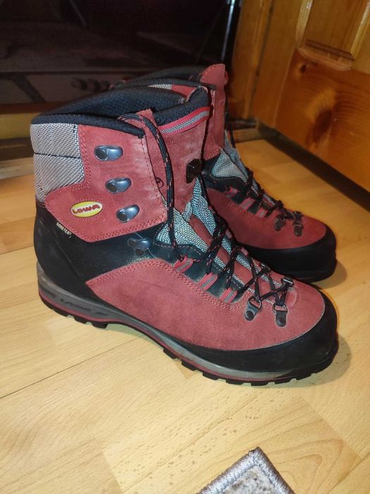 bocanci 4 sezoane Lowa mountain expert gtx 43