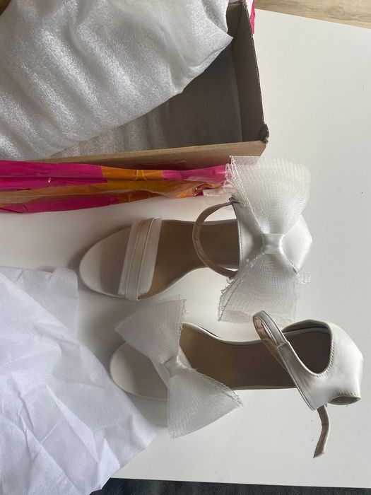 Sandale tip Jimmy Choo albe