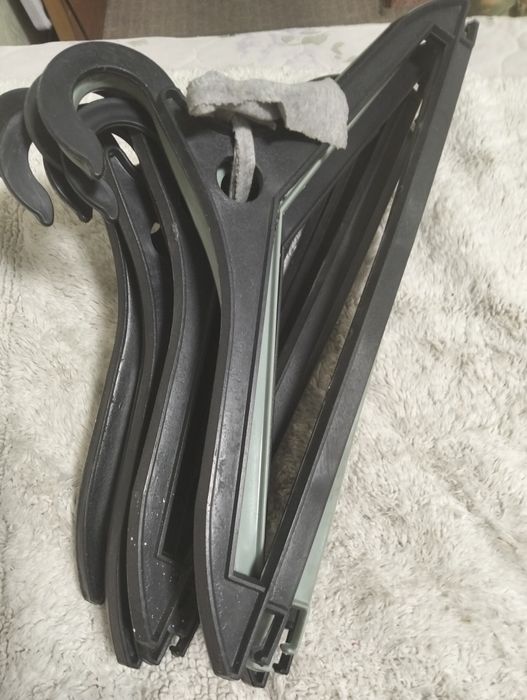 Продам вешалки пластмассовые