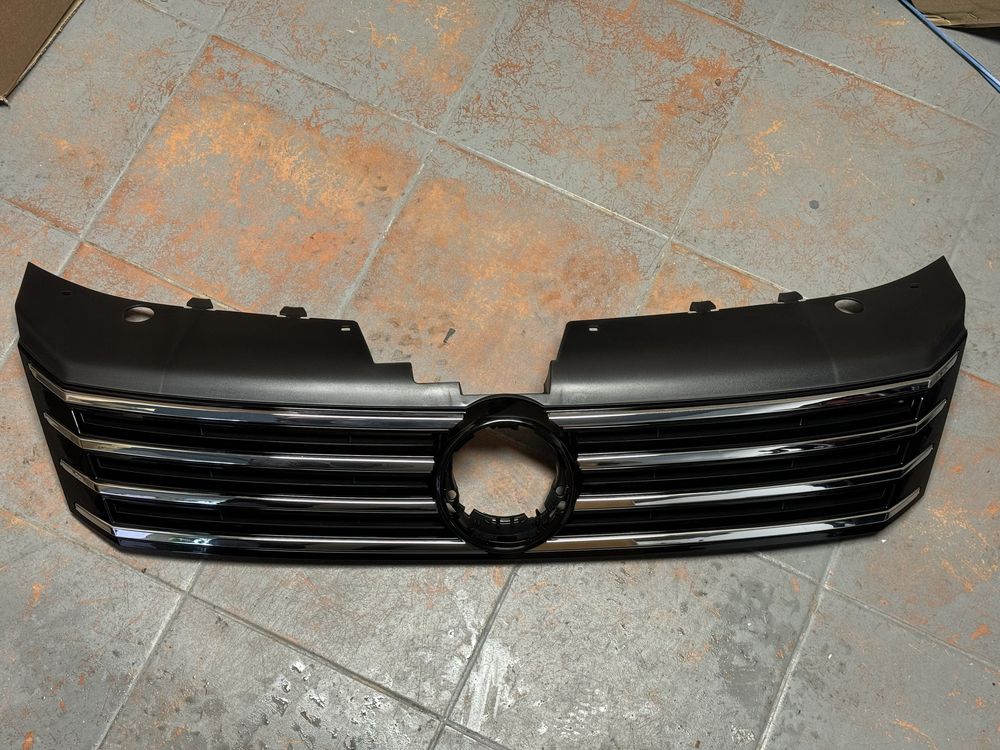 Grila centrala VW Passat B7 - 2010+