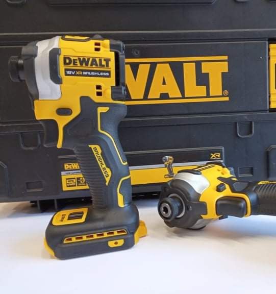 Акумулаторен Винтоверт DeWALT DCF850NT/18V Ударен, Безчетков с Куфар