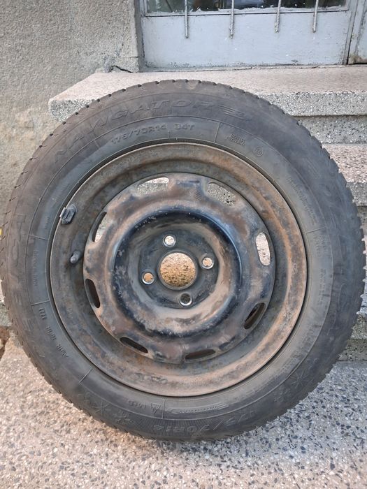 4бр гуми + 1бр резервна и крик