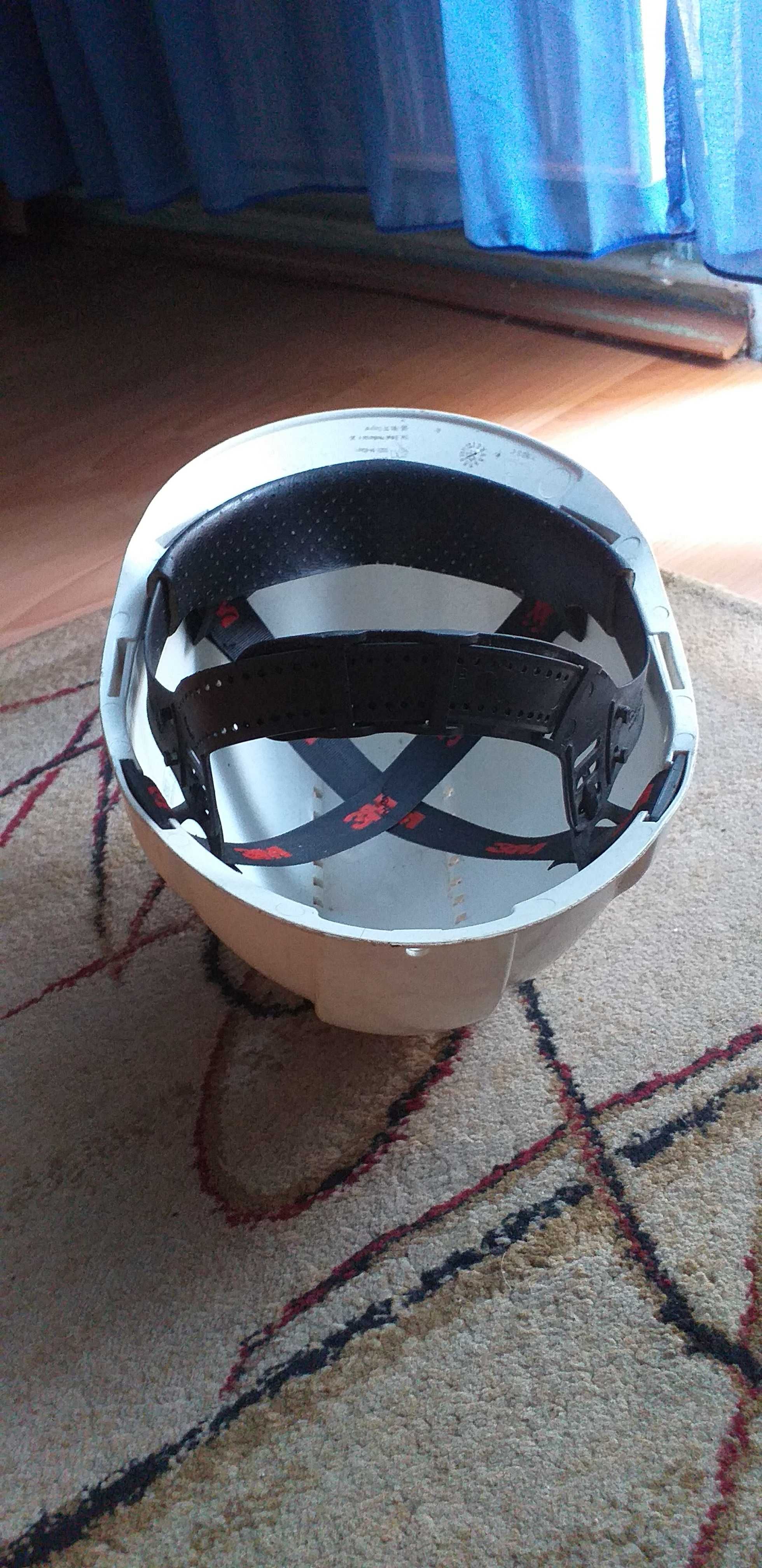 Cască protecție marca 3 M mărimea 54/62 cm reglabilă