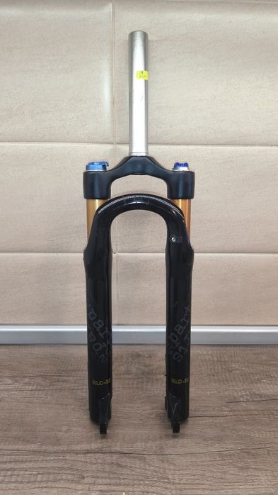 Furcă bicicletă 24” pe aer

Lowers: magneziu

Jambiere: aluminiu

Gât