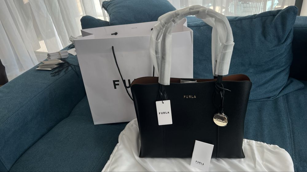 Furla Vittoria Nero.100% оригинал,със сериен номер,етикети,торбичка