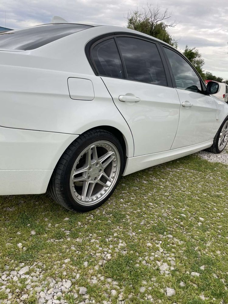 BMW 323 i 2011 е90 седан