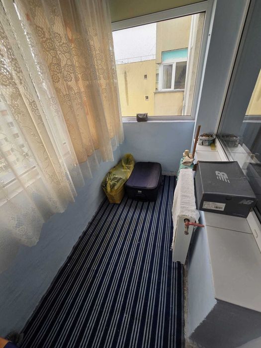 Vand apartament decomandat cu doua balcoane,  mobilat 3 camere