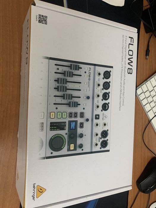 Flow 8 микширный пульт Behringer