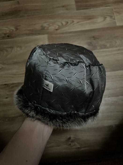 Продам норковую шапку серого цвета