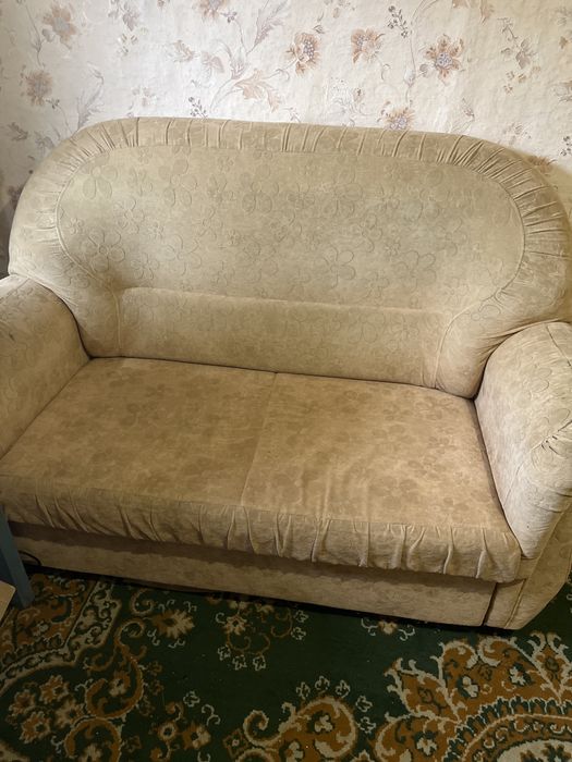 Продам небольшой диван. Ширина 115 см