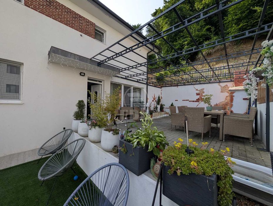 Casă tip duplex de inchiriat, situată în Florești, zona Teilor,