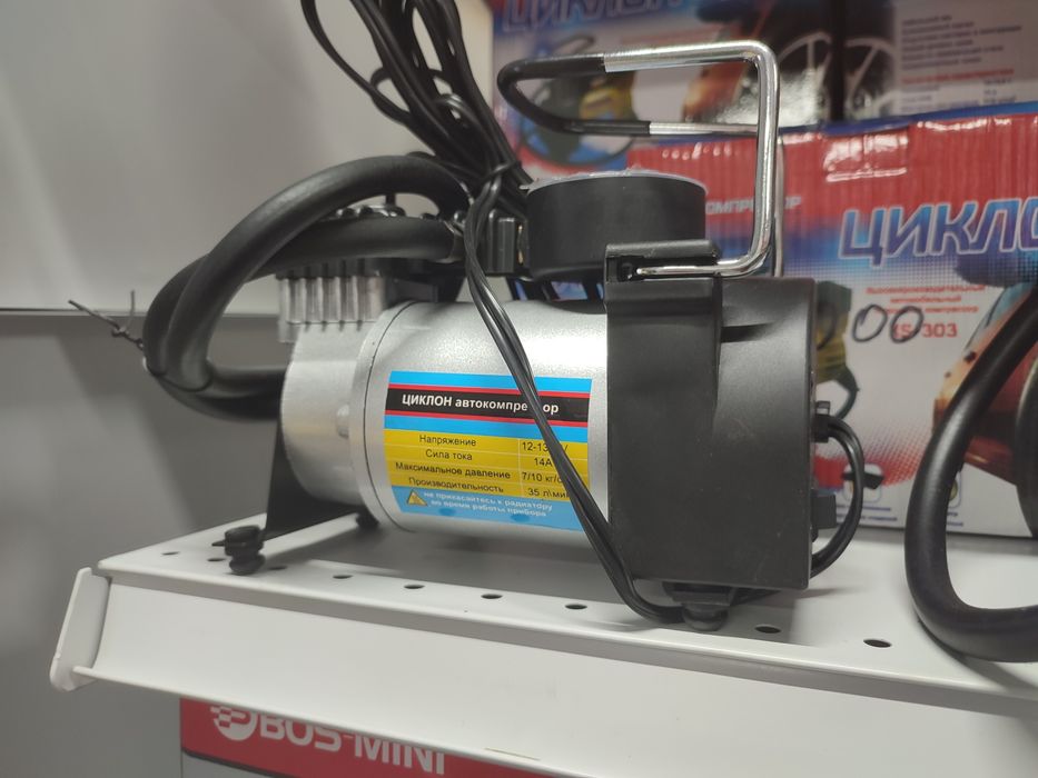 Компресор для подкачки колес