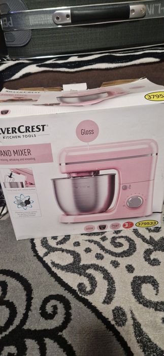 Планетарен миксер Silvercrest SKM600B6. 
Мощност: 600W.
Вместим